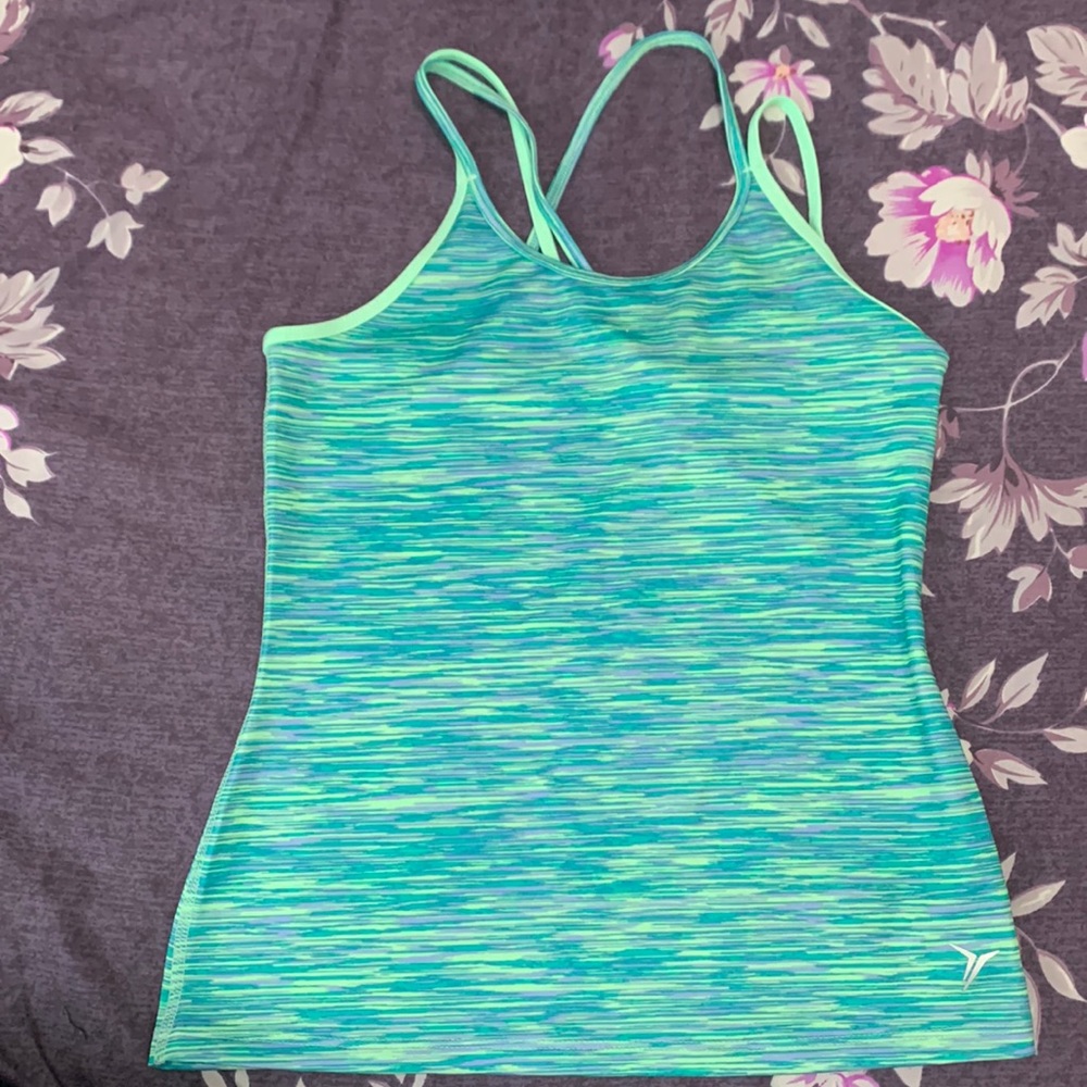 Brand New Active quick dry tank by Old Navy size M(8)